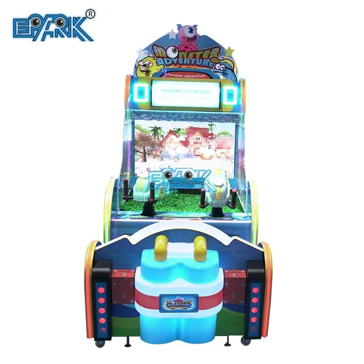 Vista frontal de una máquina recreativa de dos jugadores que dispara agua con un asiento compartido.