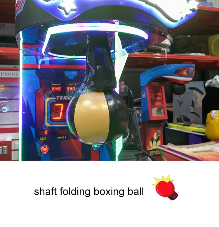 Primer plano del saco de boxeo plegable y la zona de puntuación LED.
