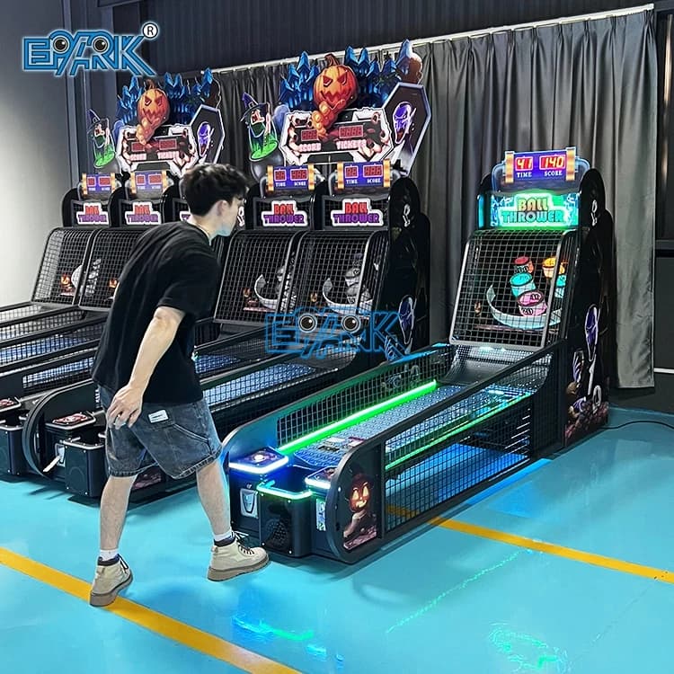 Jugador usando un juego de lanzamiento de pelotas para 1 jugador