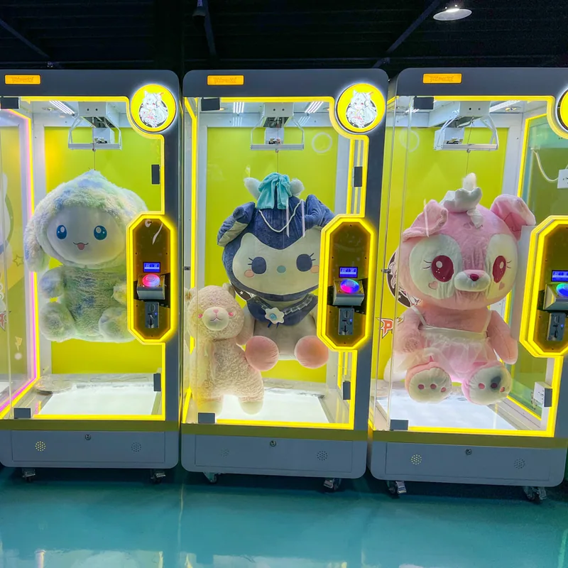 Commercial cut prize machines displaying large plush toys